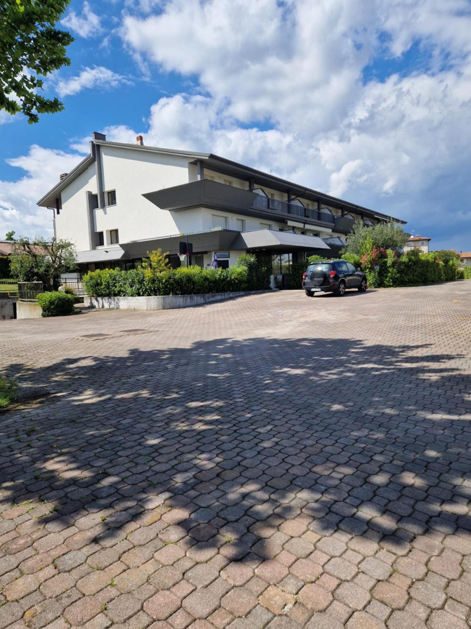 Happy Lake Desenzano del Garda Ngoại thất bức ảnh
